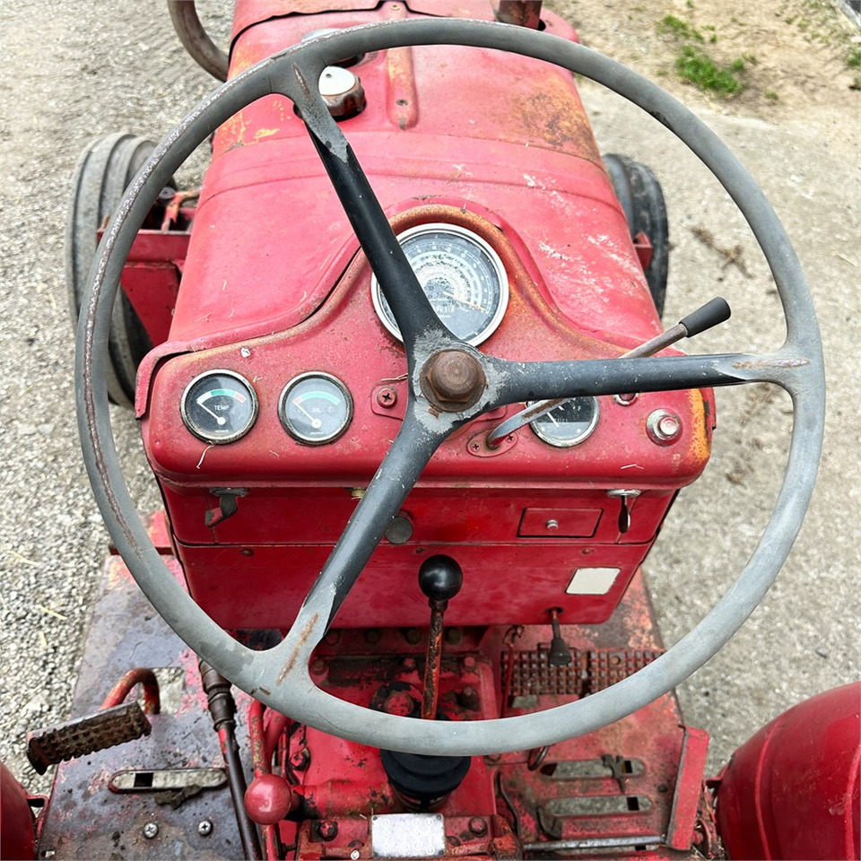 Traktors Volvo 400: foto 12