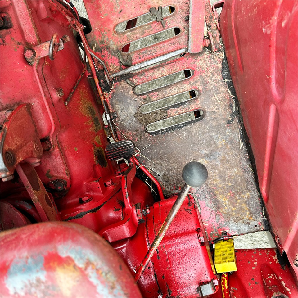Traktors Volvo 400: foto 13