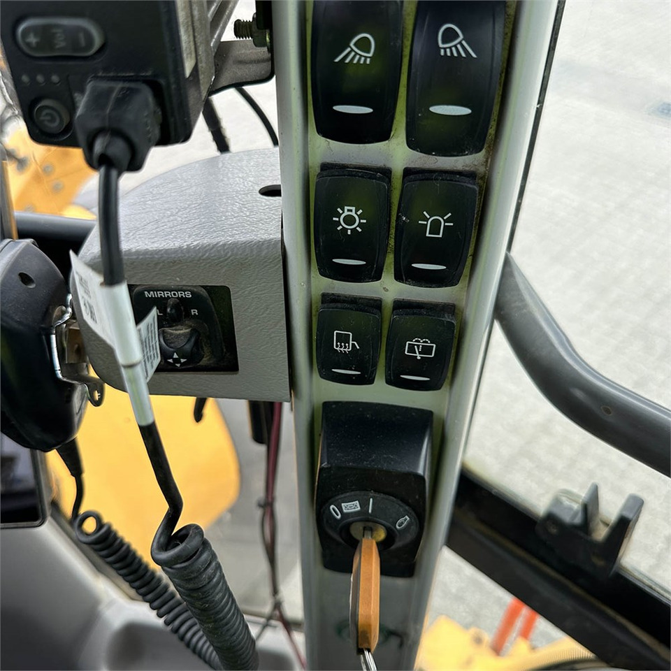 Riteņu iekrāvējs Volvo L120 H: foto 28