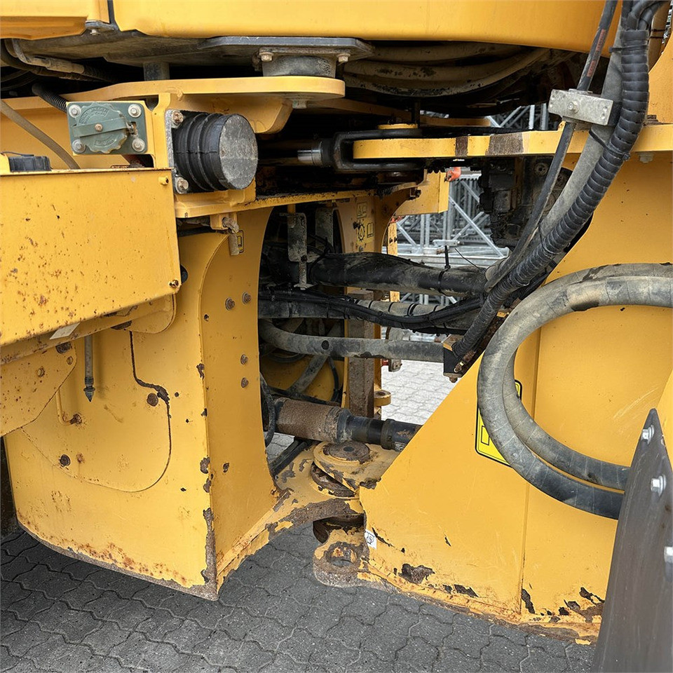 Riteņu iekrāvējs Volvo L120 H: foto 40