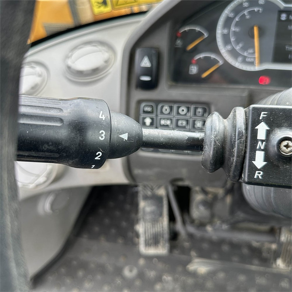 Riteņu iekrāvējs Volvo L120 H: foto 23