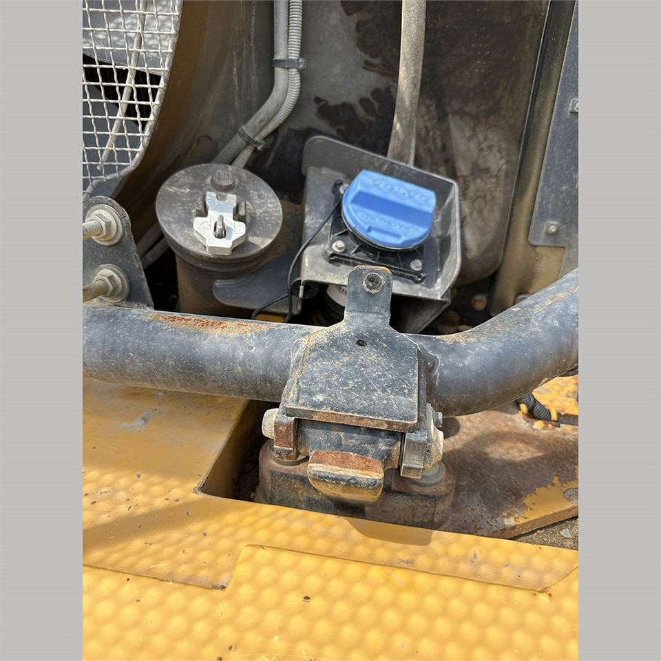 Riteņu iekrāvējs Volvo L120 H: foto 46
