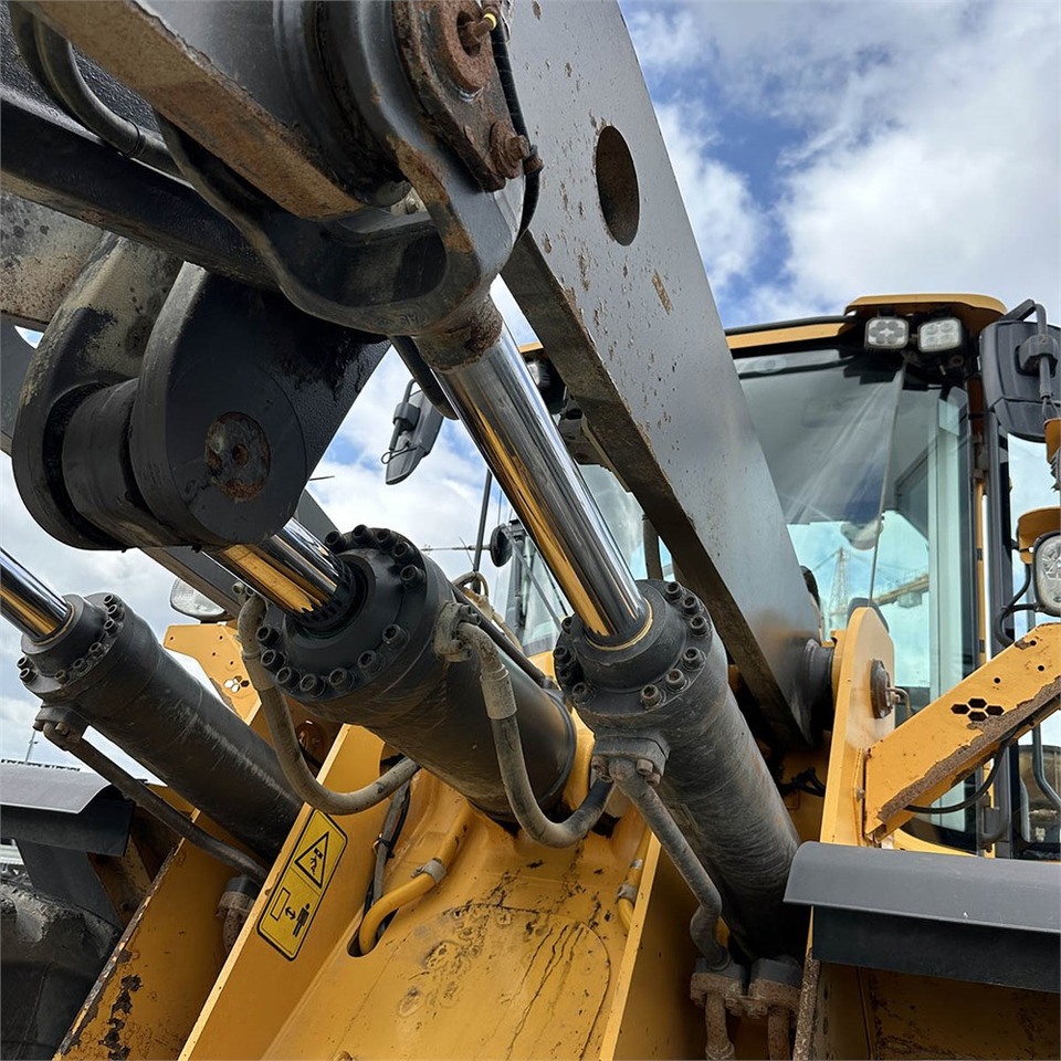 Riteņu iekrāvējs Volvo L120 H: foto 34
