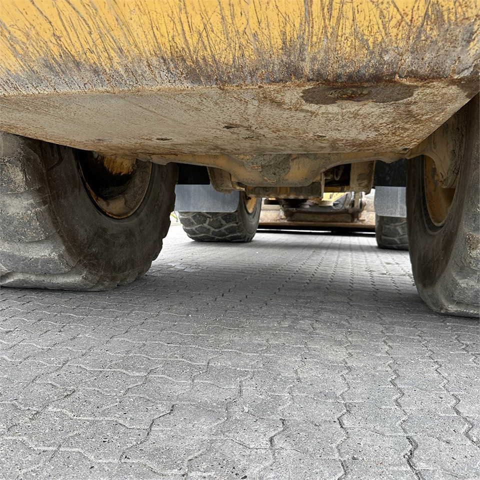 Riteņu iekrāvējs Volvo L120 H: foto 47