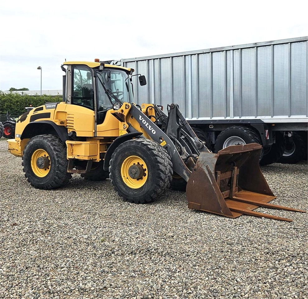 Volvo L45F-TP - Riteņu iekrāvējs: foto 1 Volvo L45F-TP - Riteņu iekrāvējs: foto 1
