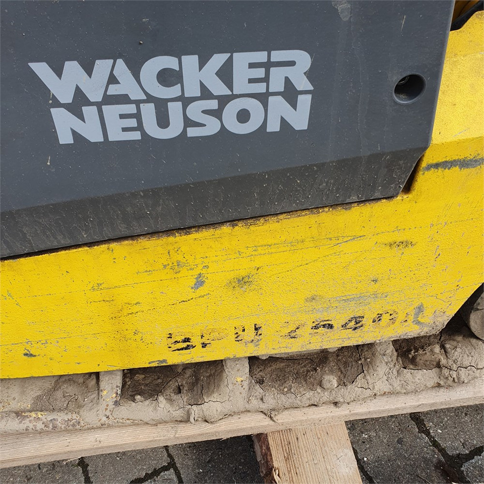 Wacker Neuson BPU 2540A - Vibrobliete: foto 3 Wacker Neuson BPU 2540A - Vibrobliete: foto 3