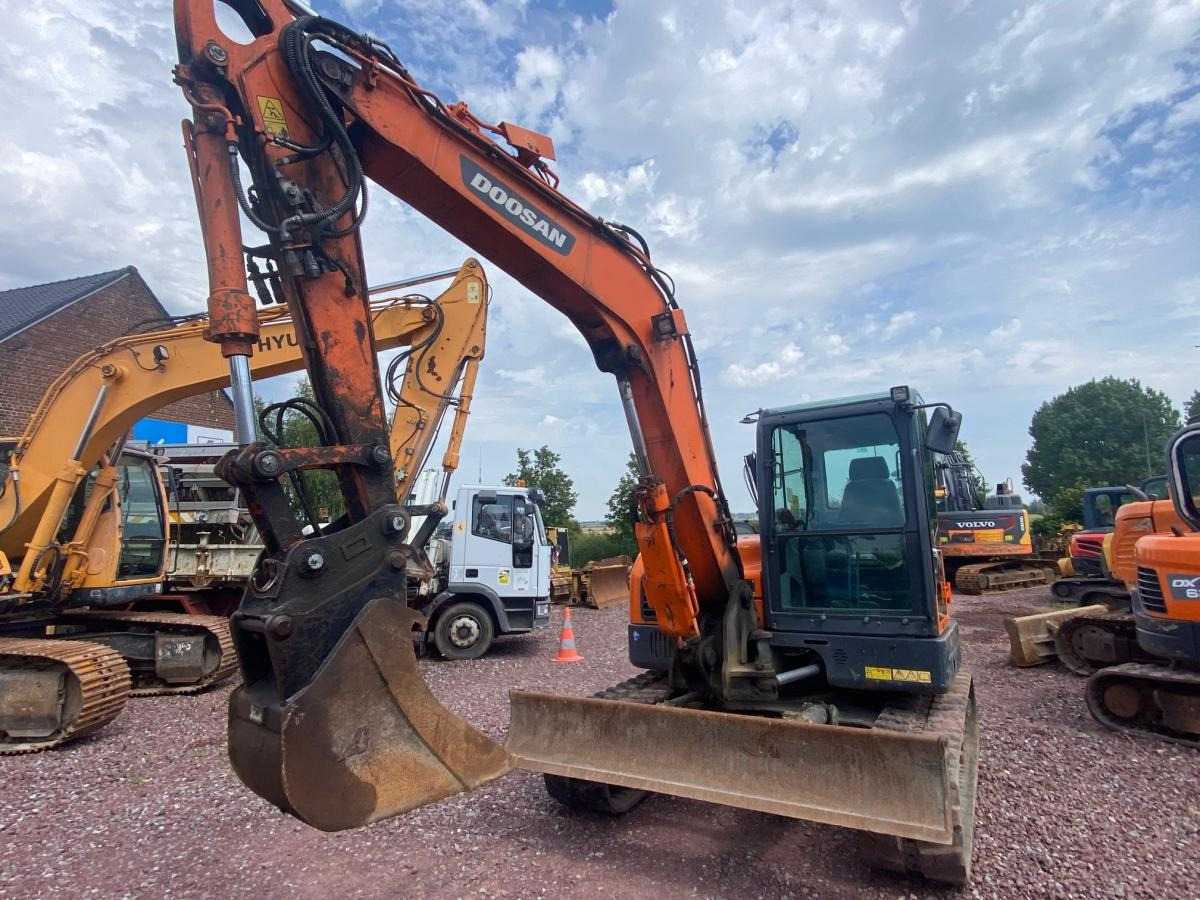 Doosan DX 85R-3 - Mini-ekskavators: foto 3 Doosan DX 85R-3 - Mini-ekskavators: foto 3