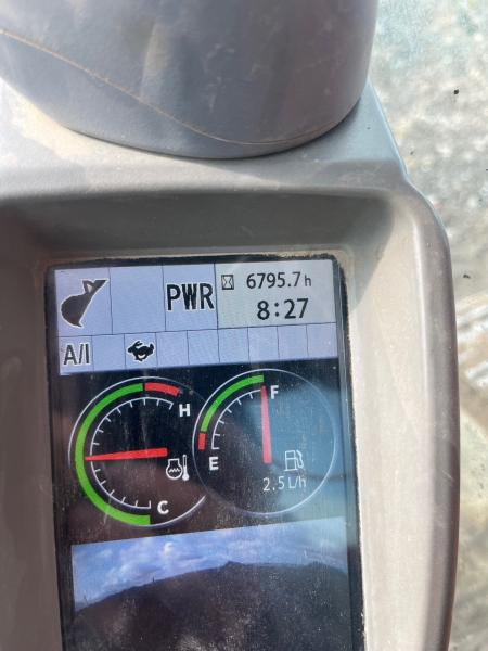 Hitachi ZX 225USLC-5B - Kāpurķēžu ekskavators: foto 4 Hitachi ZX 225USLC-5B - Kāpurķēžu ekskavators: foto 4