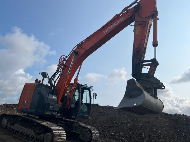 Hitachi ZX 225USLC-5B - Kāpurķēžu ekskavators: foto 2 Hitachi ZX 225USLC-5B - Kāpurķēžu ekskavators: foto 2