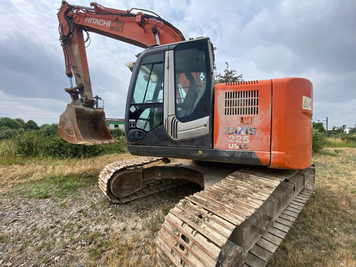 Hitachi ZX225USLC-3 - Kāpurķēžu ekskavators: foto 1 Hitachi ZX225USLC-3 - Kāpurķēžu ekskavators: foto 1
