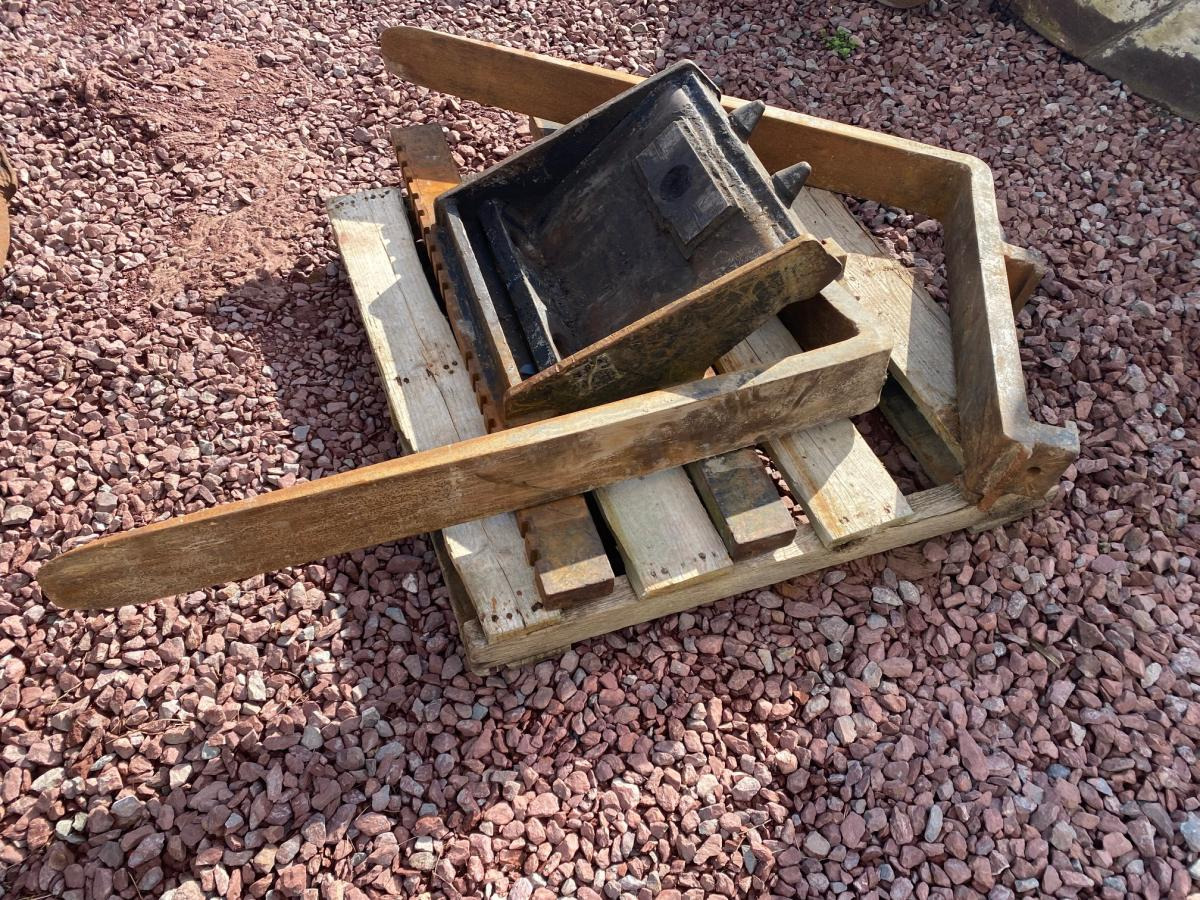 MECALAC TABLIER FOURCHE 1M20 - Dakšas: foto 1 MECALAC TABLIER FOURCHE 1M20 - Dakšas: foto 1