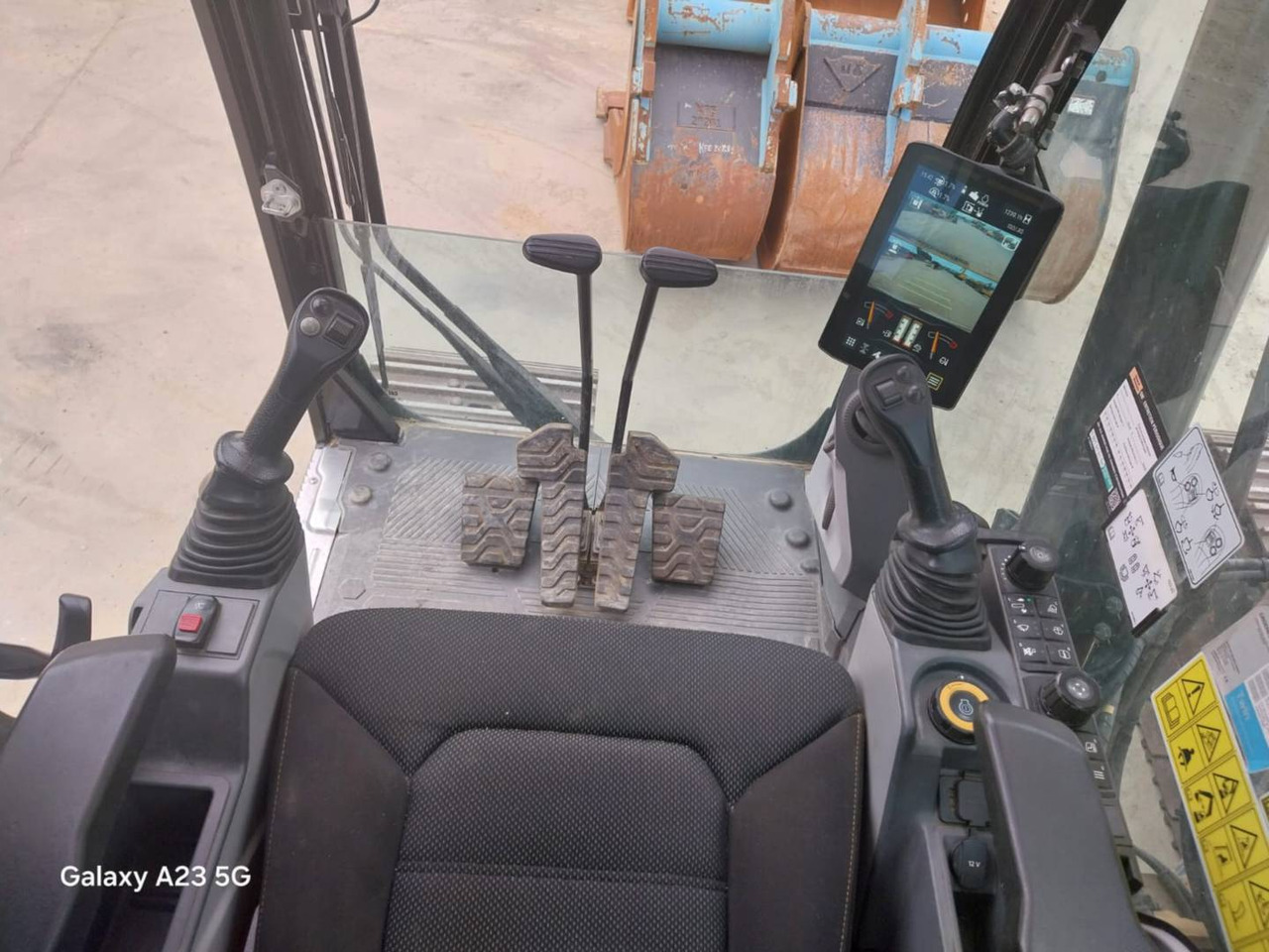 CAT 320 - Kāpurķēžu ekskavators: foto 5 CAT 320 - Kāpurķēžu ekskavators: foto 5