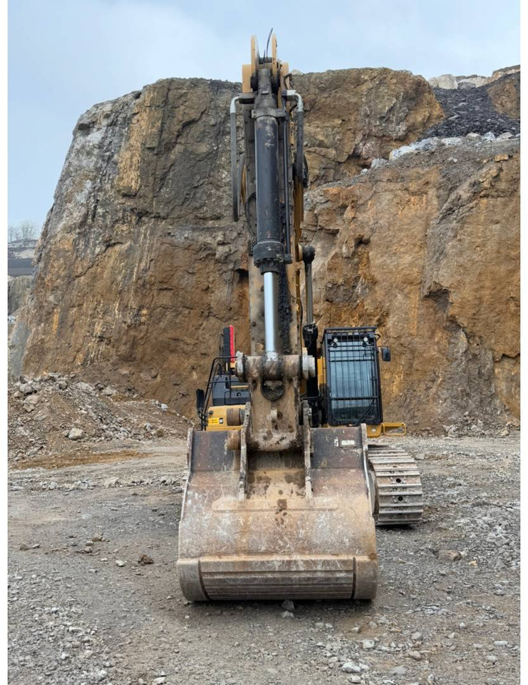 Kāpurķēžu ekskavators CAT 374-07: foto 8