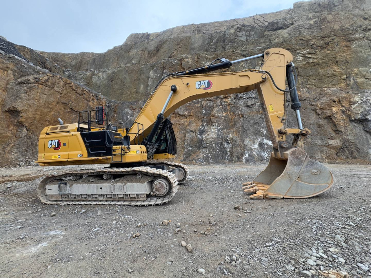 Kāpurķēžu ekskavators CAT 374-07: foto 9