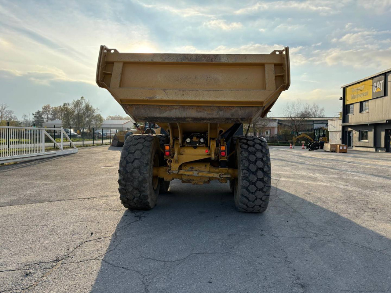 Artikulētias pašizgāzējs CAT 730: foto 15