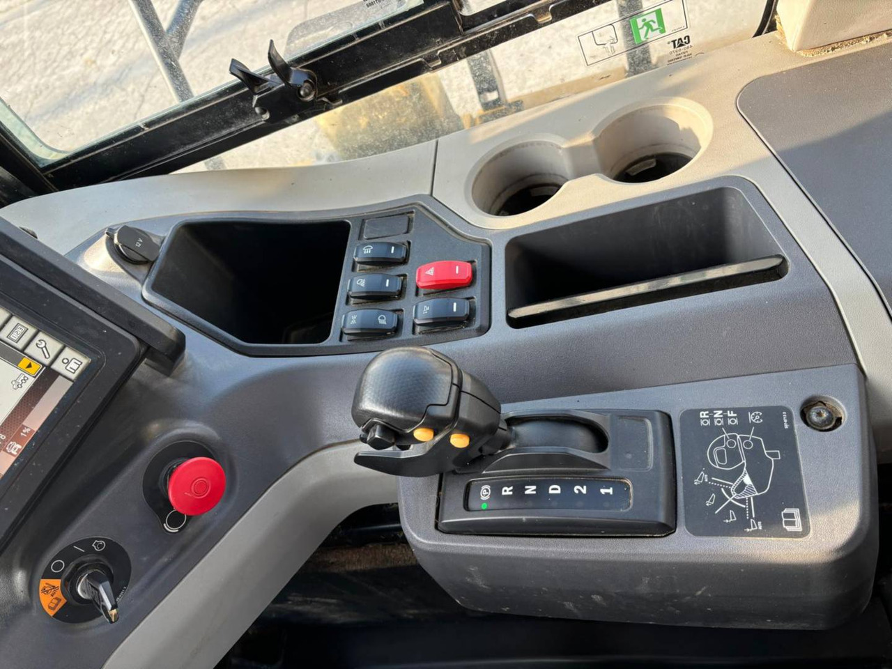 Artikulētias pašizgāzējs CAT 730: foto 10