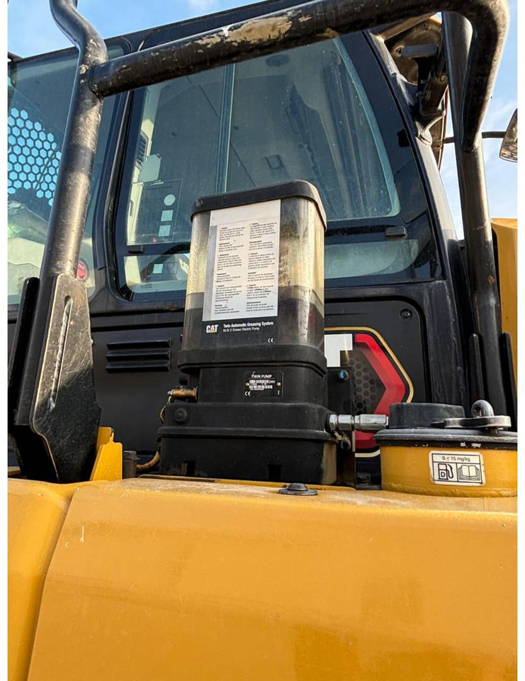 Artikulētias pašizgāzējs CAT 730: foto 23