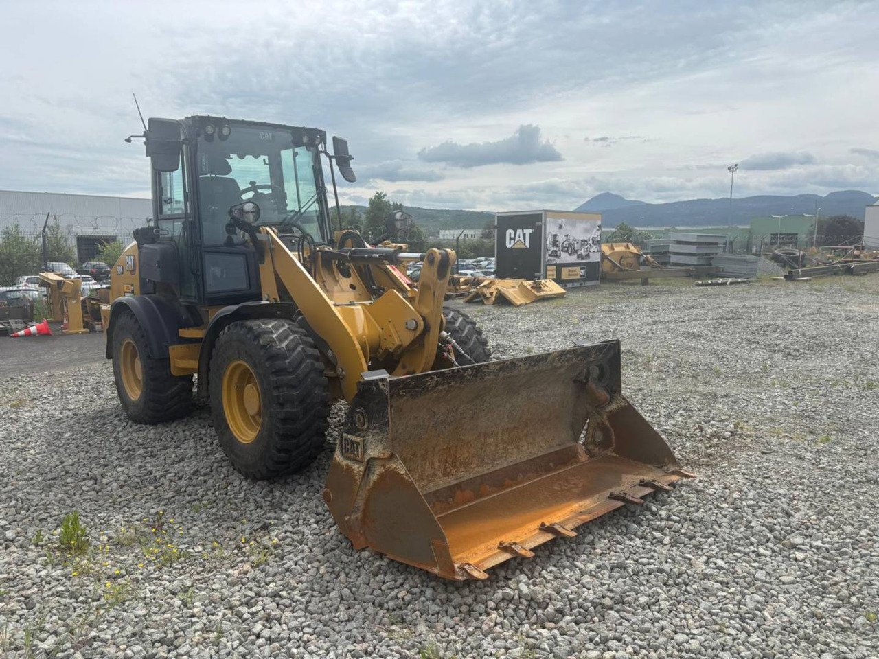 CAT 908 - Riteņu iekrāvējs: foto 1 CAT 908 - Riteņu iekrāvējs: foto 1