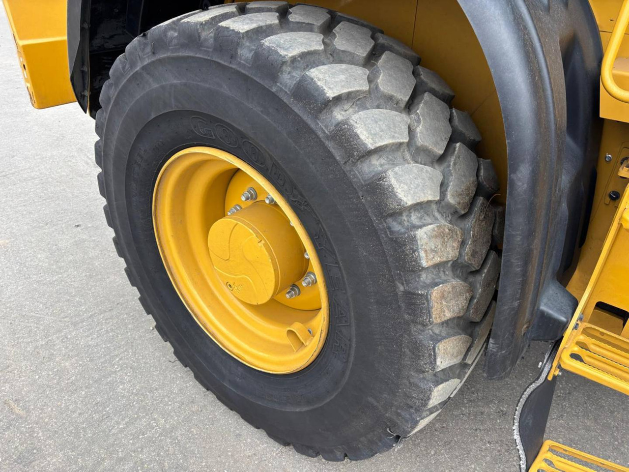 Riteņu iekrāvējs CAT 914M: foto 19