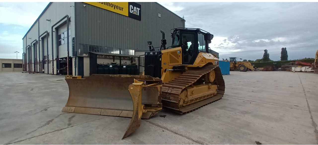 CAT D5 - Buldozers: foto 1 CAT D5 - Buldozers: foto 1