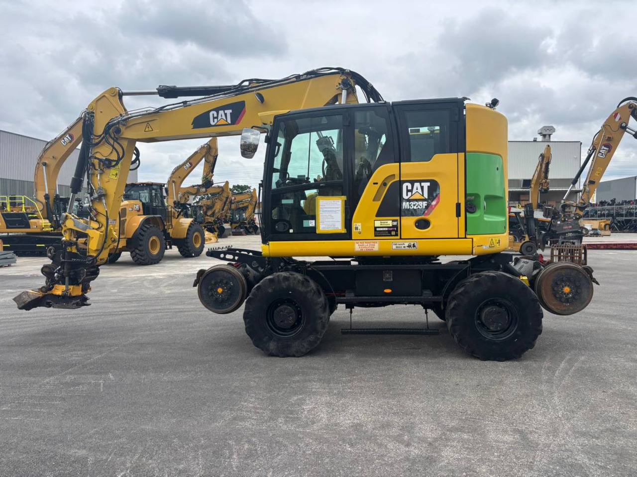 Riteņu ekskavators CAT M323F: foto 11
