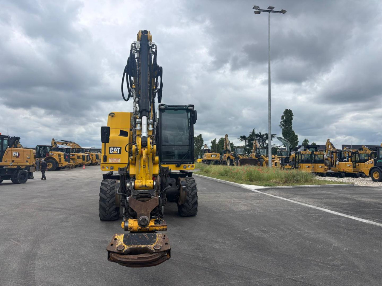 Riteņu ekskavators CAT M323F: foto 12