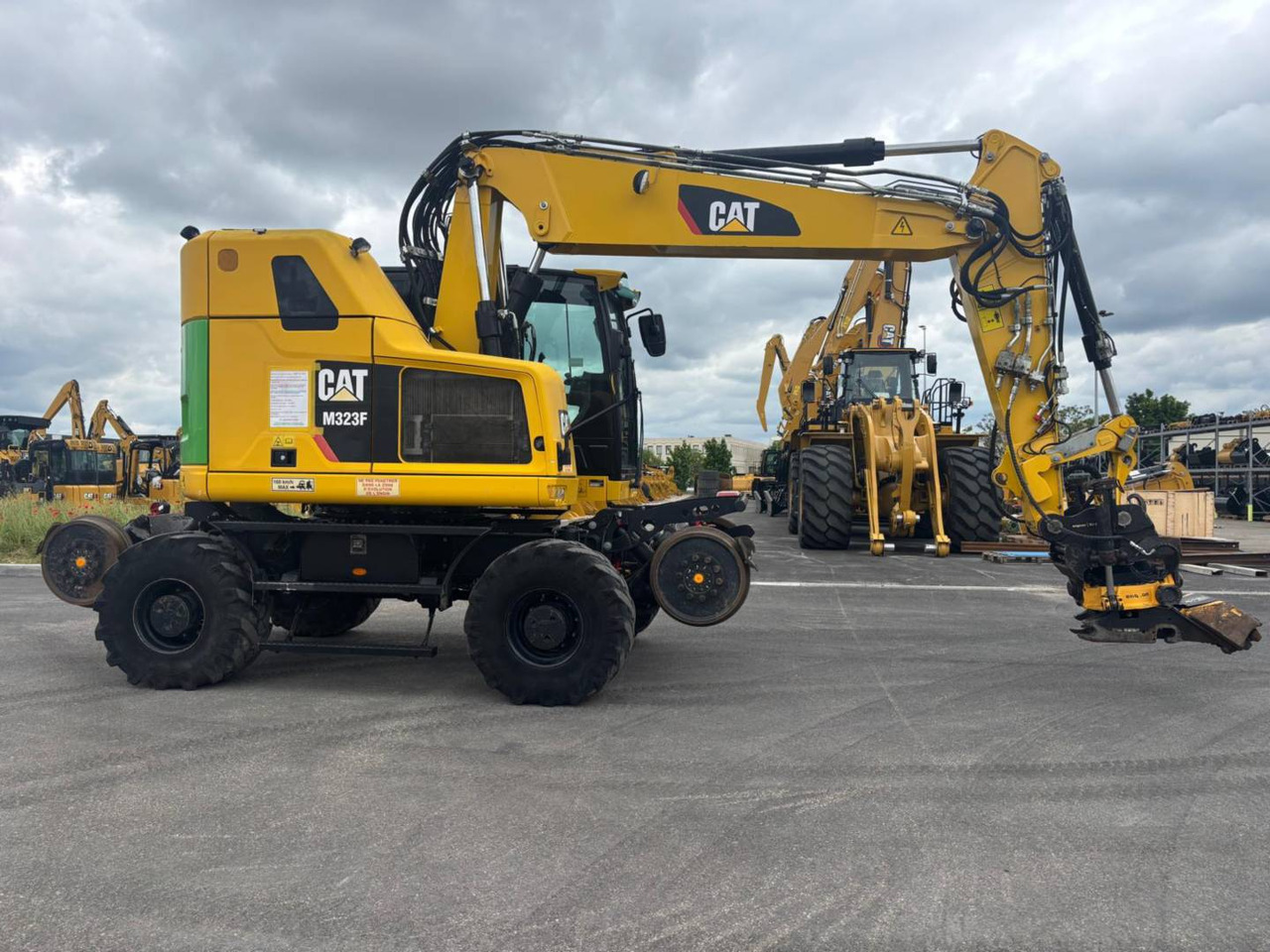 Riteņu ekskavators CAT M323F: foto 10