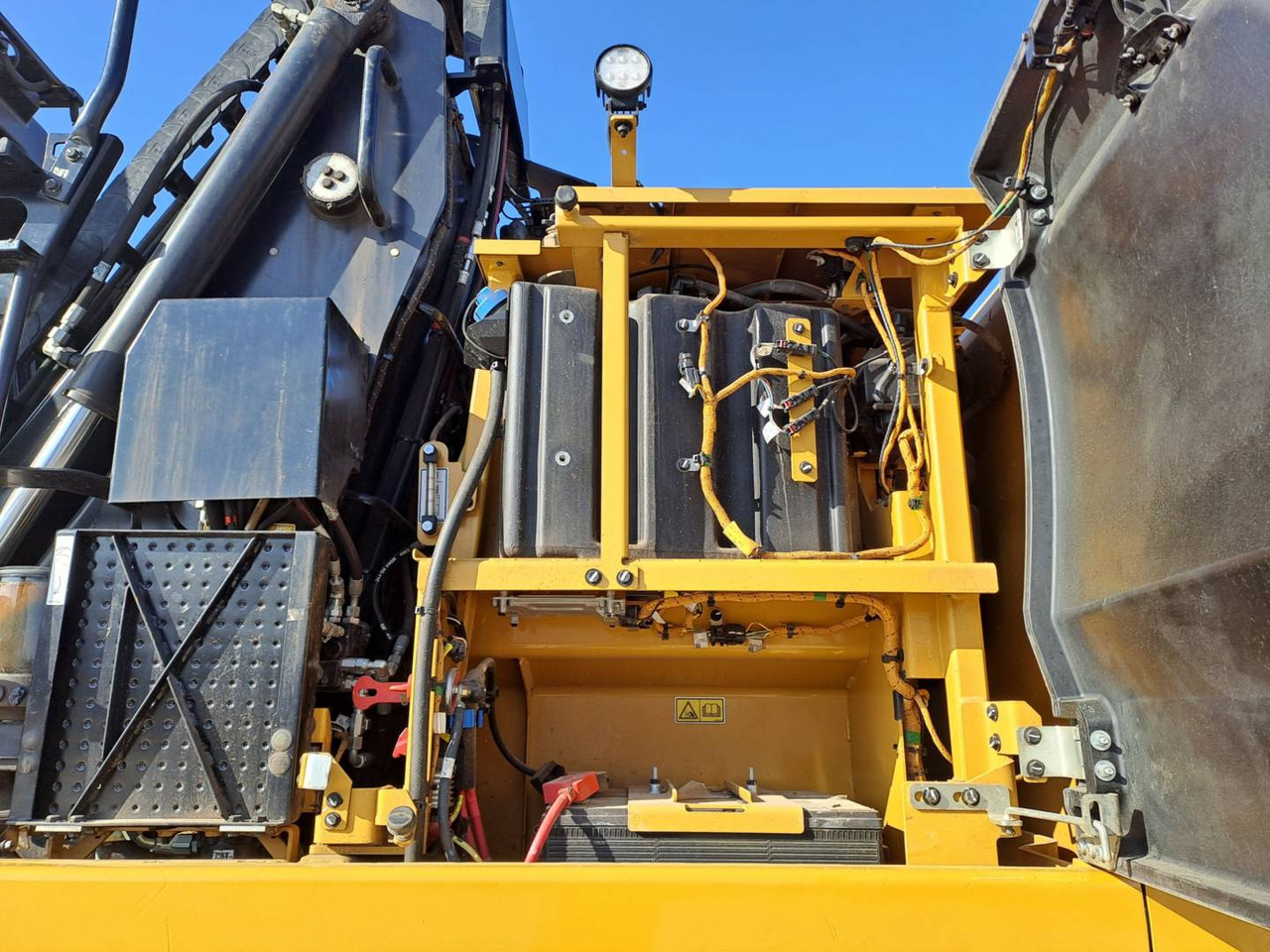 Riteņu ekskavators CAT MH3026: foto 10