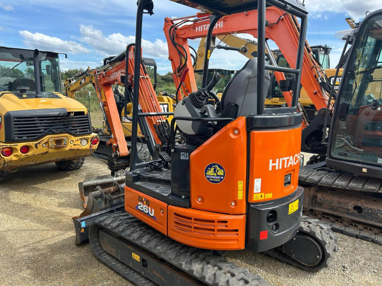 HITACHI ZX26U-6 - Kāpurķēžu ekskavators: foto 4 HITACHI ZX26U-6 - Kāpurķēžu ekskavators: foto 4
