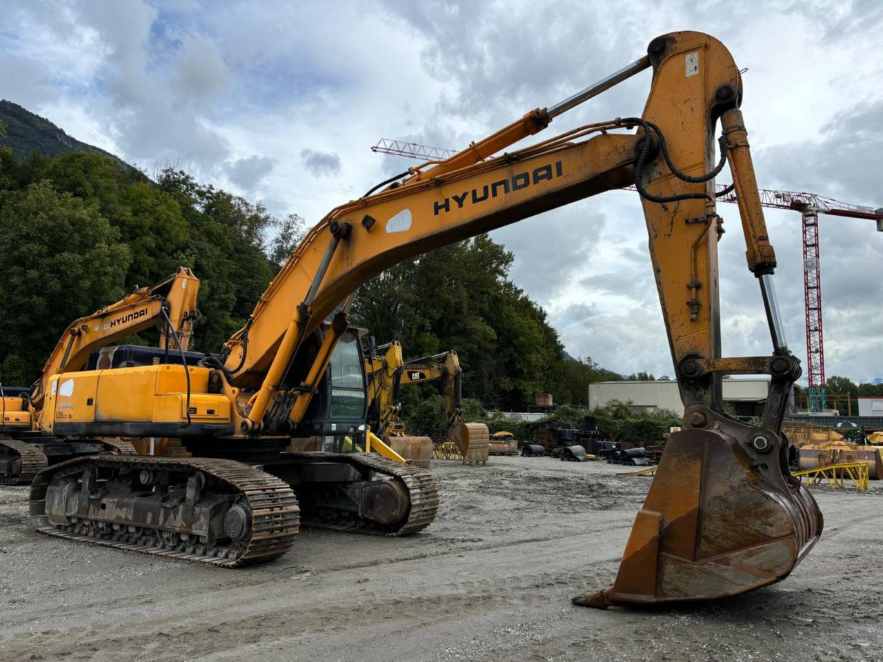 HYUNDAI ROBEX520LC - Kāpurķēžu ekskavators: foto 1 HYUNDAI ROBEX520LC - Kāpurķēžu ekskavators: foto 1