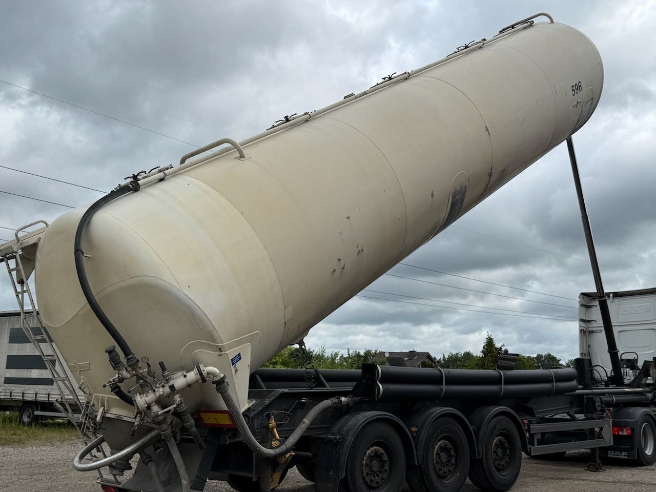 Spitzer SK 2760 CAL Kippsilo - Silosa puspiekabe: foto 2 Spitzer SK 2760 CAL Kippsilo - Silosa puspiekabe: foto 2