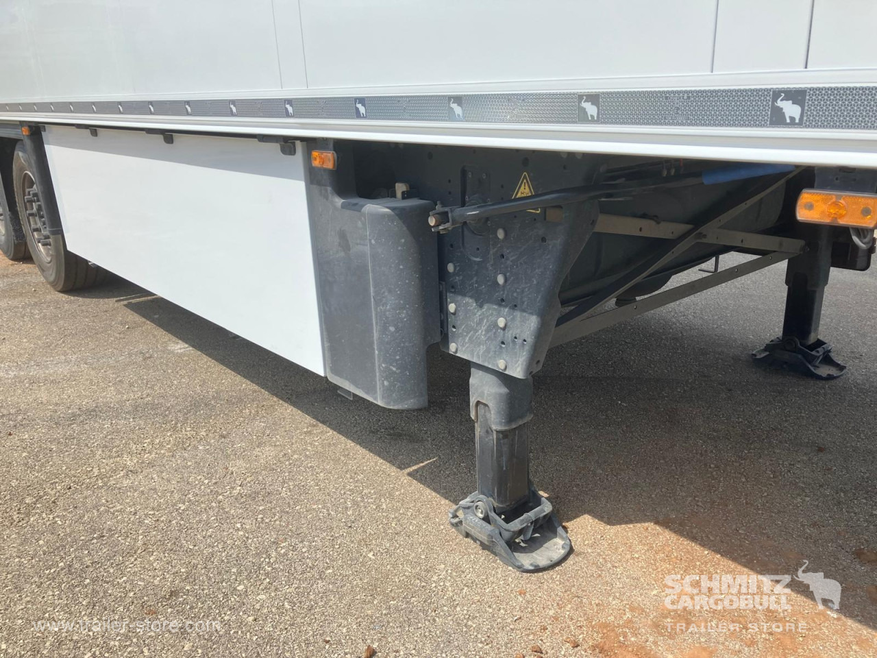 SCHMITZ Semiremolque Frigo Standard Double deck - Puspiekabe izotermiskais: foto 2 SCHMITZ Semiremolque Frigo Standard Double deck - Puspiekabe izotermiskais: foto 2