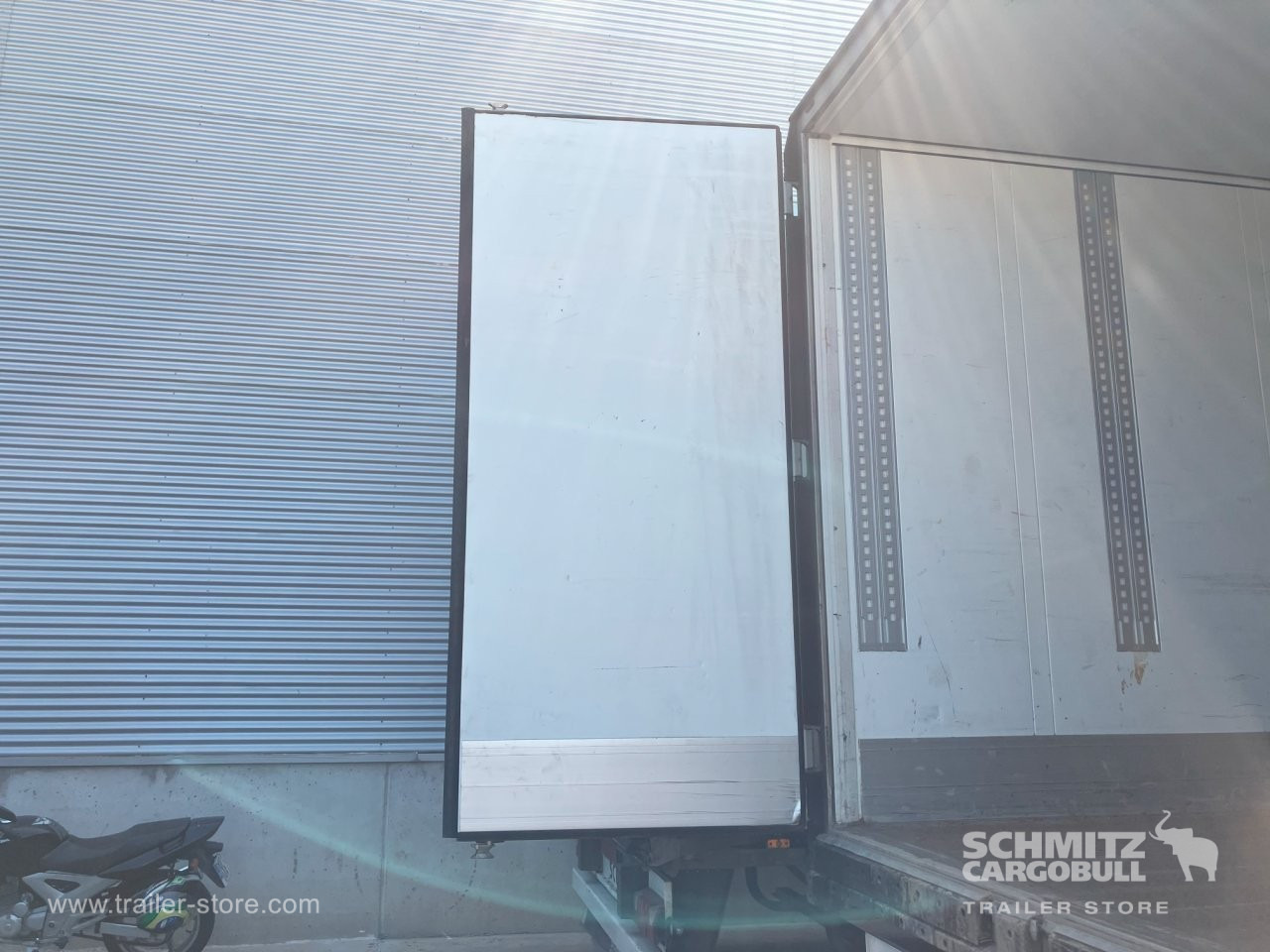 SCHMITZ Semiremolque Frigo Standard Double deck - Puspiekabe izotermiskais: foto 2 SCHMITZ Semiremolque Frigo Standard Double deck - Puspiekabe izotermiskais: foto 2