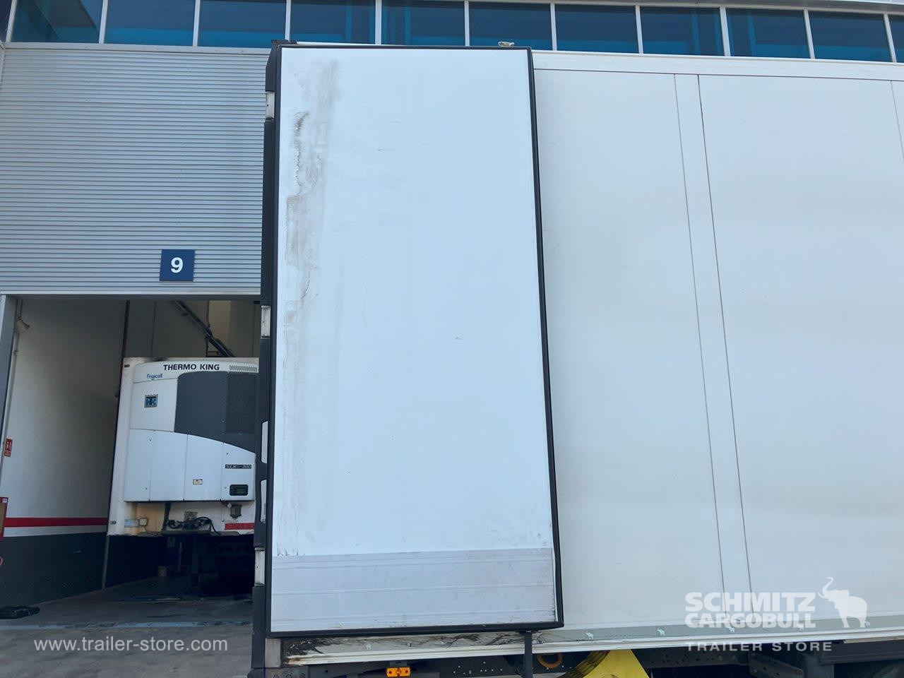 SCHMITZ Semiremolque Frigo Standard - Puspiekabe izotermiskais: foto 3 SCHMITZ Semiremolque Frigo Standard - Puspiekabe izotermiskais: foto 3