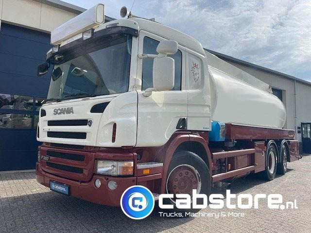 Scania P 380 B 6X2*4 HNA - RETARDER - Tankwagen olie - Olietank - ADR - 16.920 liter - Bouwjaar 2007 - Km 881.924 - Autocisterna: foto 2 Scania P 380 B 6X2*4 HNA - RETARDER - Tankwagen olie - Olietank - ADR - 16.920 liter - Bouwjaar 2007 - Km 881.924 - Autocisterna: foto 2