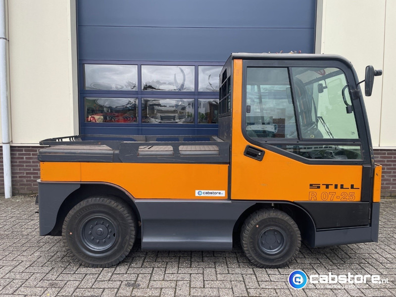 Still RO7-25 Elektrische trekker Still R07-25 - Bouwjaar 2006 - Elektrische trekker - 25 ton trekgewicht - Traktors: foto 2 Still RO7-25 Elektrische trekker Still R07-25 - Bouwjaar 2006 - Elektrische trekker - 25 ton trekgewicht - Traktors: foto 2