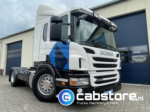 Scania P320 LA4X2 Euro 5 - Opticruise - CP16 cabine - Volledig luchtgeveerd - Km 595.151 !! - APK tot 07-2026 !! - Vilcējs: foto 1 Scania P320 LA4X2 Euro 5 - Opticruise - CP16 cabine - Volledig luchtgeveerd - Km 595.151 !! - APK tot 07-2026 !! - Vilcējs: foto 1