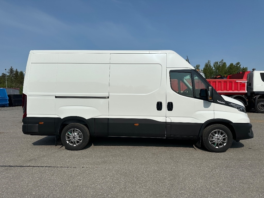 Iveco Daily 35S18A8 12m3 - Kravas mikroautobuss: foto 4 Iveco Daily 35S18A8 12m3 - Kravas mikroautobuss: foto 4