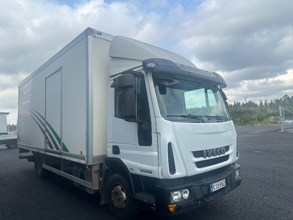 Iveco Eurocargo 100 E22 - Kravas automašīna ar slēgto virsbūvi: foto 2 Iveco Eurocargo 100 E22 - Kravas automašīna ar slēgto virsbūvi: foto 2