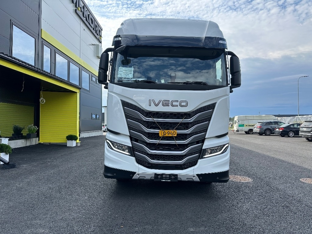 Iveco S-Way AS26S50 NP 2xLNG 6x2*4 - Šasija kravas automašīna: foto 2 Iveco S-Way AS26S50 NP 2xLNG 6x2*4 - Šasija kravas automašīna: foto 2
