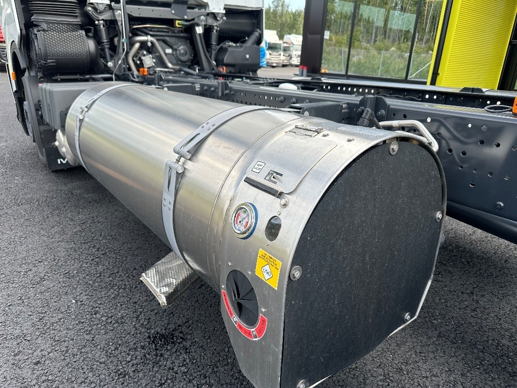 Jaunā Šasija kravas automašīna Iveco S-Way AS26S50 NP 2xLNG 6x2*4: foto 7 Jaunā Šasija kravas automašīna Iveco S-Way AS26S50 NP 2xLNG 6x2*4: foto 7