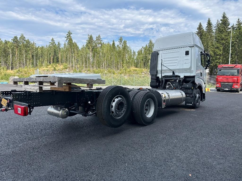 Iveco S-Way AS26S50 NP 2xLNG 6x2*4 - Šasija kravas automašīna: foto 4 Iveco S-Way AS26S50 NP 2xLNG 6x2*4 - Šasija kravas automašīna: foto 4