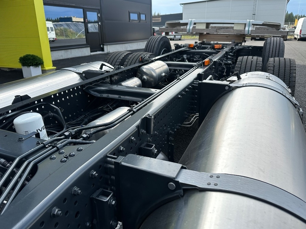 Jaunā Šasija kravas automašīna Iveco S-Way AS26S50 NP 2xLNG 6x2*4: foto 10 Jaunā Šasija kravas automašīna Iveco S-Way AS26S50 NP 2xLNG 6x2*4: foto 10