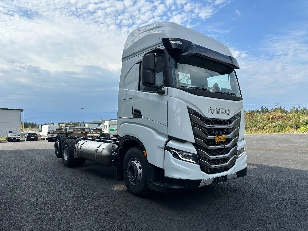 Iveco S-Way AS26S50 NP 2xLNG 6x2*4 - Šasija kravas automašīna: foto 3 Iveco S-Way AS26S50 NP 2xLNG 6x2*4 - Šasija kravas automašīna: foto 3