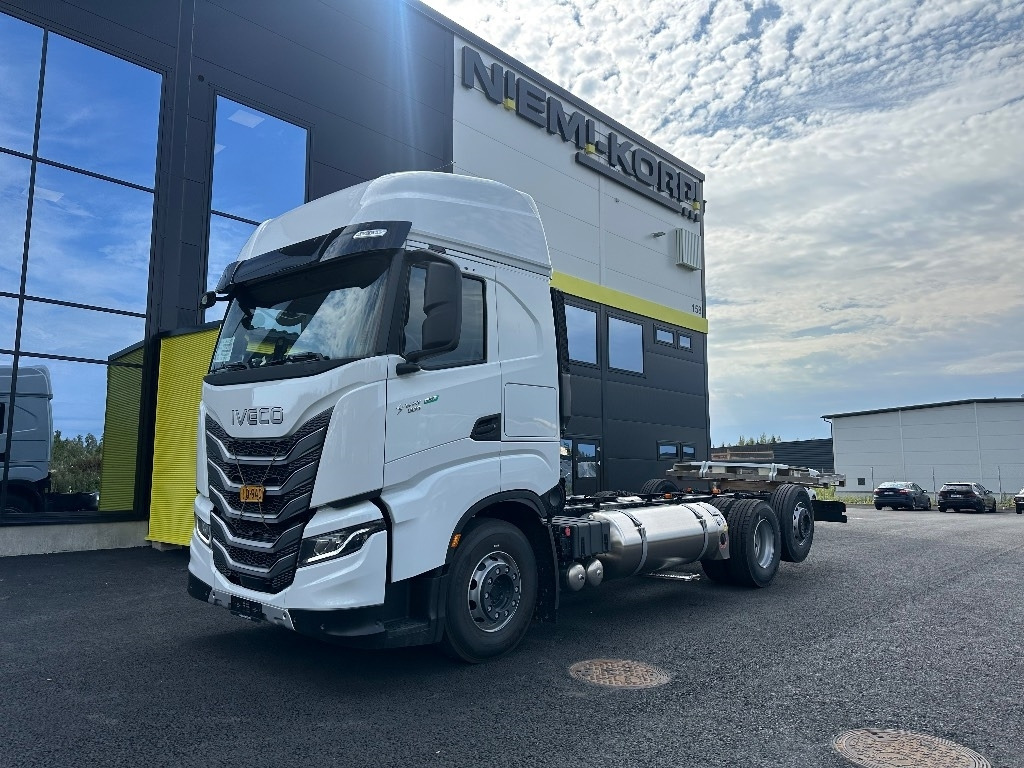 Iveco S-Way AS26S50 NP 2xLNG 6x2*4 - Šasija kravas automašīna: foto 1 Iveco S-Way AS26S50 NP 2xLNG 6x2*4 - Šasija kravas automašīna: foto 1