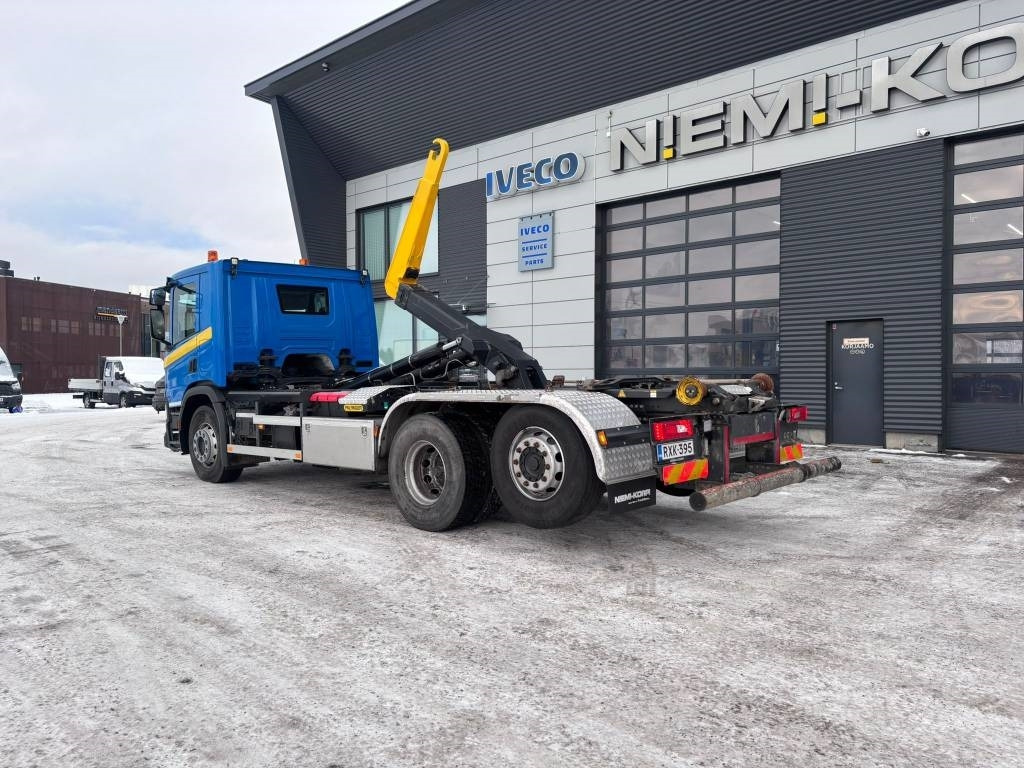 Scania P 360 - Pacēlājs ar āķi: foto 3 Scania P 360 - Pacēlājs ar āķi: foto 3