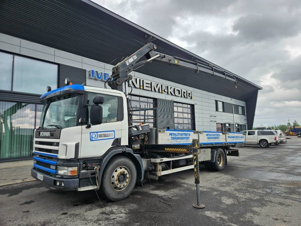 Scania P 94 DB 220 Hiab 135-4 lisähydrauliikalla - Kravas auto ar manipulatoru: foto 1 Scania P 94 DB 220 Hiab 135-4 lisähydrauliikalla - Kravas auto ar manipulatoru: foto 1