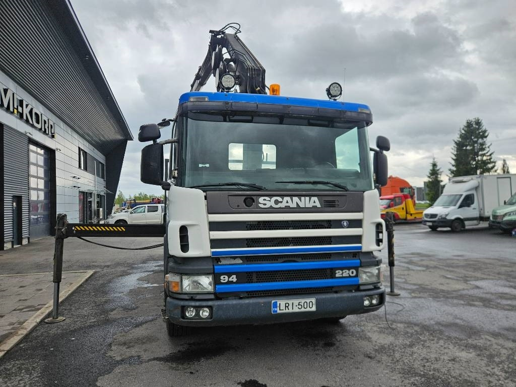Scania P 94 DB 220 Hiab 135-4 lisähydrauliikalla - Kravas auto ar manipulatoru: foto 2 Scania P 94 DB 220 Hiab 135-4 lisähydrauliikalla - Kravas auto ar manipulatoru: foto 2