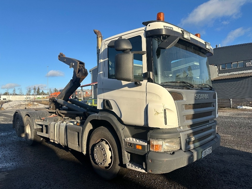 Scania P420 - Pacēlājs ar āķi: foto 2 Scania P420 - Pacēlājs ar āķi: foto 2
