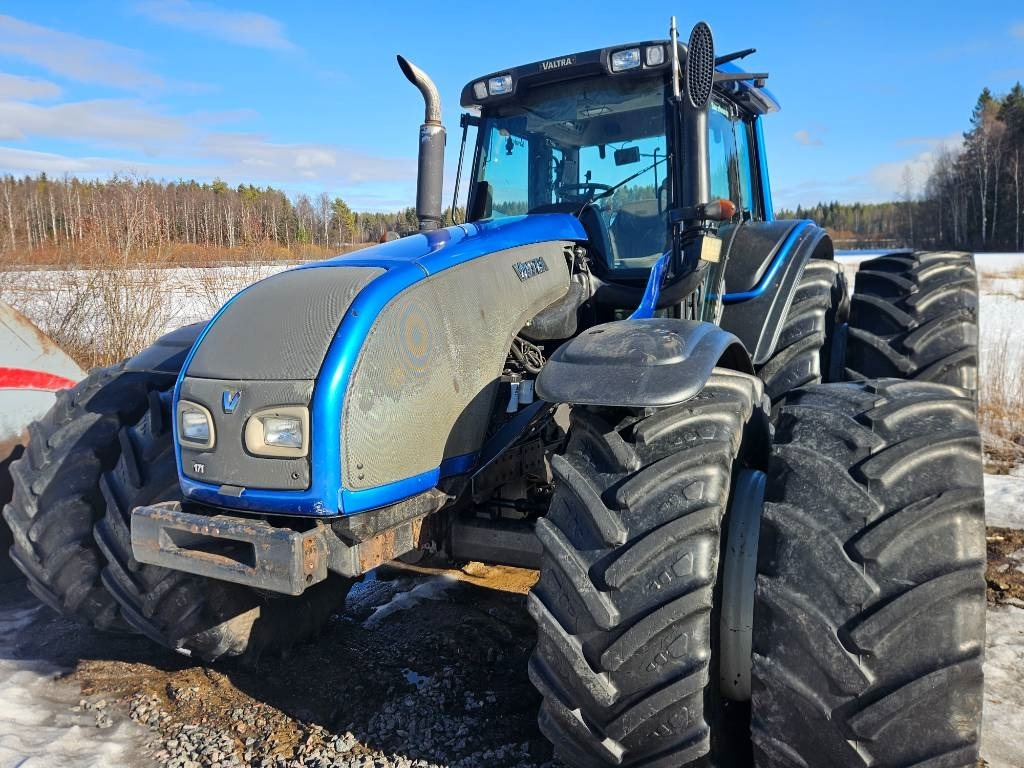 Valtra T 171 - Traktors: foto 2 Valtra T 171 - Traktors: foto 2